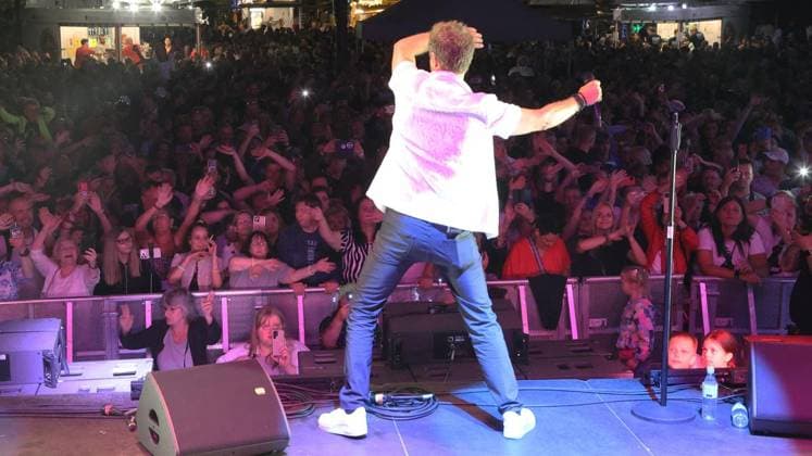 Schlager beim Stadtfest auf dem König-Heinrich-Platz in Duisburg ** NUR FÜR REDAKTIONELLE ZWECKE ** EDITORIAL USE ONLY **<p>Jörg Bausch beim Schlager auf Stadtfest am Samstag den 18.Juli 2026 auf dem König-Heinrich-Platz in Duisburg Foto : Frank Oppitz FUNKE Foto Services< p> Bun Deutschland NRW Duisburg Copyright: FrankxOppitz *** Schlager at the City Festival on König Heinrich Platz in Duisburg ** FOR EDITORIAL USE ONLY ** EDITORIAL USE ONLY ** p Jörg Bausch at the Schlager concert during the city festival on Saturday, July 18, 2026, at König Heinrich Platz in Duisburg. Photo by Frank Oppitz, FUNKE Photo Services p Bun Germany NRW Duisburg. Copyright FrankxOppitz Copyright: FrankxOppitz doc86s602zfy5udy7mp1fby ,EDITORIAL USE ONLY