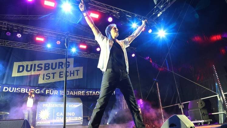 Schlager beim Stadtfest auf dem König-Heinrich-Platz in Duisburg ** NUR FÜR REDAKTIONELLE ZWECKE ** EDITORIAL USE ONLY **<p>Jörg Bausch beim Schlager auf Stadtfest am Samstag den 18.Juli 2026 auf dem König-Heinrich-Platz in Duisburg Foto : Frank Oppitz FUNKE Foto Services< p> Bun Deutschland NRW Duisburg Copyright: FrankxOppitz *** Schlager at the City Festival on König Heinrich Platz in Duisburg ** FOR EDITORIAL USE ONLY ** EDITORIAL USE ONLY ** p Jörg Bausch at the Schlager concert during the city festival on Saturday, July 18, 2026, at König Heinrich Platz in Duisburg. Photo by Frank Oppitz, FUNKE Photo Services p Bun Germany NRW Duisburg. Copyright FrankxOppitz Copyright: FrankxOppitz doc86s603gys2amz2goa4h ,EDITORIAL USE ONLY