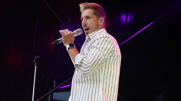 Schlager beim Stadtfest auf dem König-Heinrich-Platz in Duisburg ** NUR FÜR REDAKTIONELLE ZWECKE ** EDITORIAL USE ONLY **<p>Norman Langen beim Schlager auf Stadtfest am Samstag den 18.Juli 2026 auf dem König-Heinrich-Platz in Duisburg Foto : Frank Oppitz FUNKE Foto Services< p> Bun Deutschland NRW Duisburg Copyright: FrankxOppitz *** Schlager performance at the city festival on König Heinrich Platz in Duisburg ** FOR EDITORIAL USE ONLY ** EDITORIAL USE ONLY ** p Norman Langen at the Schlager concert during the city festival on Saturday, July 18, 2026, at König Heinrich Platz in Duisburg. Photo by Frank Oppitz, FUNKE Photo Services p Bun Germany NRW Duisburg. Copyright FrankxOppitz Copyright: FrankxOppitz doc86s603r8mtx1cq5n81fby ,EDITORIAL USE ONLY
