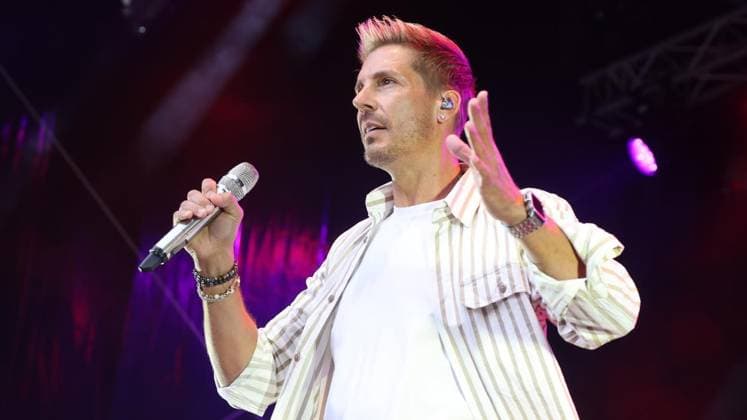 Schlager beim Stadtfest auf dem König-Heinrich-Platz in Duisburg ** NUR FÜR REDAKTIONELLE ZWECKE ** EDITORIAL USE ONLY **<p>Norman Langen beim Schlager auf Stadtfest am Samstag den 18.Juli 2026 auf dem König-Heinrich-Platz in Duisburg Foto : Frank Oppitz FUNKE Foto Services< p> Bun Deutschland NRW Duisburg Copyright: FrankxOppitz *** Schlager performance at the city festival on König Heinrich Platz in Duisburg ** FOR EDITORIAL USE ONLY ** EDITORIAL USE ONLY ** p Norman Langen at the Schlager concert during the city festival on Saturday, July 18, 2026, at König Heinrich Platz in Duisburg. Photo by Frank Oppitz, FUNKE Photo Services p Bun Germany NRW Duisburg. Copyright FrankxOppitz Copyright: FrankxOppitz doc86s603socc61bhpej228p ,EDITORIAL USE ONLY