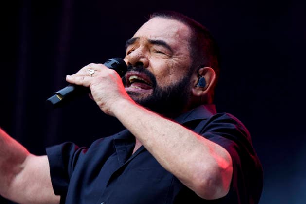ABB 80SCHLAGER -Alphaville Marian Gold Saenger auf der Buehne bei der Open Air Show die 80er LIVE im Volksparkstadion Hamburg am 18.07.2026 Hamburg Deutschland *** ABB 80s HIT Alphaville s lead singer Marian Gold on stage at the The 80s LIVE open-air concert at the Volksparkstadion in Hamburg on July 18, 2026, Hamburg, Germany