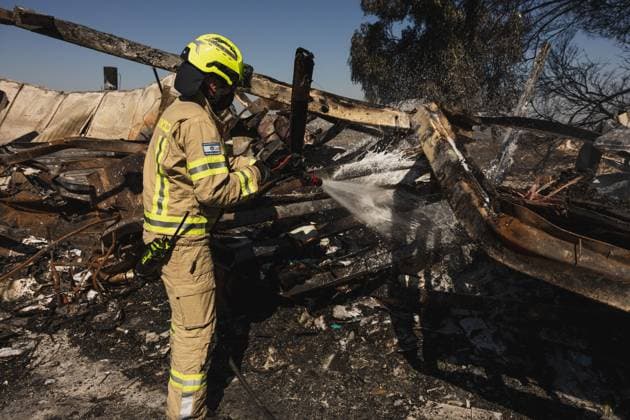 Major wildfire destroys homes near Havat Gilad in the West Bank HAVAT GILAD, WEST BANK JULY 19, 2026: Firefighters battle a wildfire near Havat Gilad in the occupied West Bank after a blaze rapidly spread through dry vegetation, destroying about 30 structures, including homes and businesses. Israeli authorities said they were investigating the incident as a suspected nationalist-motivated arson attack after a person allegedly threw a burning object from a moving vehicle. Two emergency responders were injured. West Bank, Havat Gilad PS Copyright: x xHilelxbenxorx xJNAxPressx