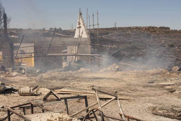 Major wildfire destroys homes near Havat Gilad in the West Bank HAVAT GILAD, WEST BANK JULY 19, 2026: Firefighters battle a wildfire near Havat Gilad in the occupied West Bank after a blaze rapidly spread through dry vegetation, destroying about 30 structures, including homes and businesses. Israeli authorities said they were investigating the incident as a suspected nationalist-motivated arson attack after a person allegedly threw a burning object from a moving vehicle. Two emergency responders were injured. West Bank, Havat Gilad PS Copyright: x xHilelxbenxorx xJNAxPressx