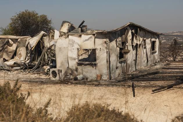 Major wildfire destroys homes near Havat Gilad in the West Bank HAVAT GILAD, WEST BANK JULY 19, 2026: Firefighters battle a wildfire near Havat Gilad in the occupied West Bank after a blaze rapidly spread through dry vegetation, destroying about 30 structures, including homes and businesses. Israeli authorities said they were investigating the incident as a suspected nationalist-motivated arson attack after a person allegedly threw a burning object from a moving vehicle. Two emergency responders were injured. West Bank, Havat Gilad PS Copyright: x xHilelxbenxorx xJNAxPressx