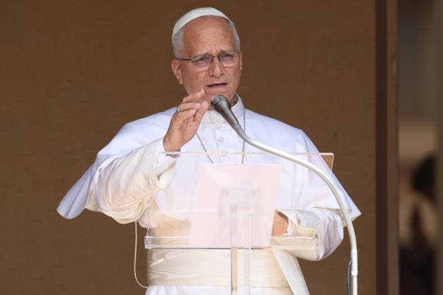 IPA86804950 - CASTEL GANDOLFO (RM) - Italy, July 19, 2026: Pope Leo XIV leads the Angelus prayer from the papal residence overlooking Piazza della LibertÃ in Castel Gandolfo, addressing the faithful and pilgrims who have come from various locations to participate in the traditional Sunday event. At the conclusion of the prayer, the Pontiff greets those present and imparts the apostolic blessing.  Copyright: xmarcoxiacobuccix xmarcoxiacobuccix 86804950