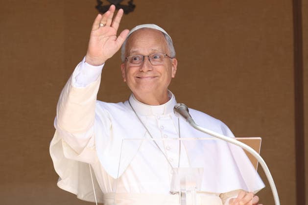 IPA86804923 - CASTEL GANDOLFO (RM) - Italy, July 19, 2026: Pope Leo XIV leads the Angelus prayer from the papal residence overlooking Piazza della LibertÃ in Castel Gandolfo, addressing the faithful and pilgrims who have come from various locations to participate in the traditional Sunday event. At the conclusion of the prayer, the Pontiff greets those present and imparts the apostolic blessing.  Copyright: xmarcoxiacobuccix xmarcoxiacobuccix 86804923