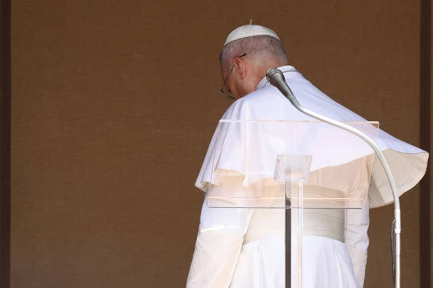 IPA86804975 - CASTEL GANDOLFO (RM) - Italy, July 19, 2026: Pope Leo XIV leads the Angelus prayer from the papal residence overlooking Piazza della LibertÃ in Castel Gandolfo, addressing the faithful and pilgrims who have come from various locations to participate in the traditional Sunday event. At the conclusion of the prayer, the Pontiff greets those present and imparts the apostolic blessing.  Copyright: xmarcoxiacobuccix xmarcoxiacobuccix 86804975