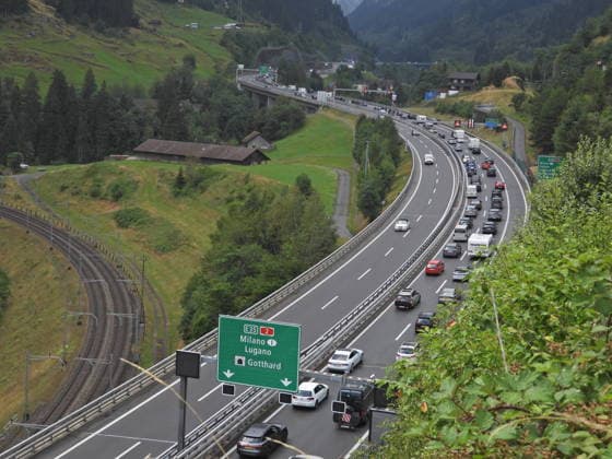 19.07.2026 Schweiz Sonntag ,Ferienbeginn, Sommerferien Bild . Stau vor dem Gotthardtunnel Nordportal, *** July 19, 2026, Switzerland, Sunday, start of summer vacation, photo: traffic jam in front of the northern portal of the Gotthard Tunnel, 