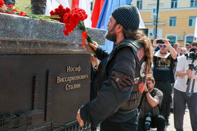 RUSSIA, VOLOGDA REGION - JULY 19, 2026: Alexander Khirurg Zaldostanov, President of the Night Wolves Motorcycle Club, lays flowers at a monument to Soviet leader Joseph Stalin (1878-1953) and metallurgist Ivan Bardin (1883-1960) during a ceremony to unveil it amid improvements to a garden square at the intersection of Victory Avenue, Metallurgov and Stalevarov Streets in Cherepovets, west of Vologda Russia  - ZUMAt113 20260719_zaa_t113_069 Copyright: xVladimirxSmirnovx
