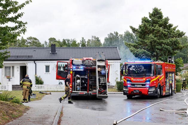 STOCKHOLM, SVERIGE 20260719 Det brinner i ett radhus i Norsborg i Botkyrka söder om Stockholm. Polisen misstänker att branden är anlagd. Ingen person har rapporterats skadad. STOCKHOLM SVERIGE x12260x *** STOCKHOLM, SWEDEN 20260719 A fire is burning in a townhouse in Norsborg, Botkyrka, south of Stockholm. Police suspect the fire was set. No injuries have been reported. STOCKHOLM, SWEDEN x12260x  Copyright: xTerhixYlimäinen TTx BRAND I BOTKYRKA 1lNqUlfJNSM