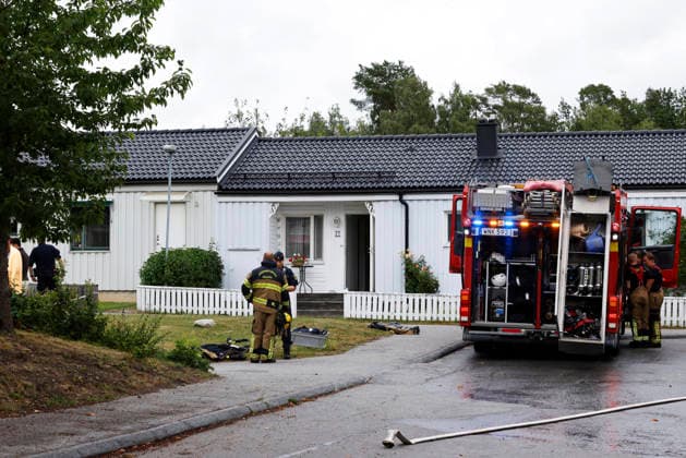 STOCKHOLM, SVERIGE 20260719 Det brinner i ett radhus i Norsborg i Botkyrka söder om Stockholm. Polisen misstänker att branden är anlagd. Ingen person har rapporterats skadad. STOCKHOLM SVERIGE x12260x *** STOCKHOLM, SWEDEN 20260719 A fire is burning in a townhouse in Norsborg, Botkyrka, south of Stockholm. Police suspect the fire was set. No injuries have been reported. STOCKHOLM, SWEDEN x12260x  Copyright: xTerhixYlimäinen TTx BRAND I BOTKYRKA ECAww2FSO6Y