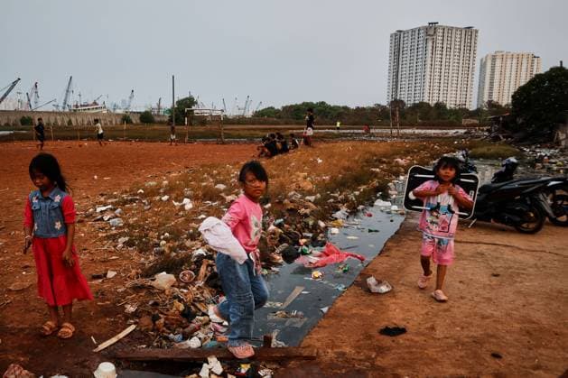 July 19, 2026, Jakarta, Indonesia: JAKARTA, INDONESIA Ã¢â‚¬ JULY 19, 2026: Children sit and play outside a house in Kampung Muara Baru, North Jakarta. According to the Jakarta Public Housing and Settlement Agency (DPRKP), high population density, limited land for infrastructure development, zoning constraints and land tenure issues remain among the main challenges to improving informal settlements in the Indonesian capital. JNA Press Jakarta Indonesia  - ZUMAq101 20260719_zna_q101_088 Copyright: xMuhammadxRizkyxFebriansyahx