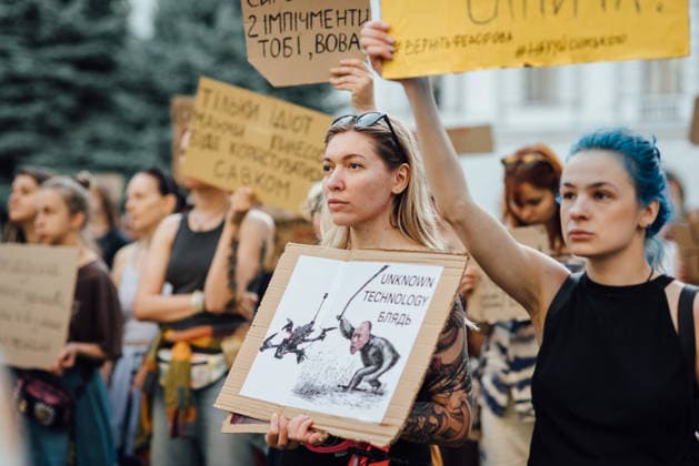 July 18, 2026, Dnipro, Dnipropetrovsk Oblast, Ukraine: Demonstrators holding banners rallied to protest the resignation of Ukrainian Defence Minister Mykhailo Fedorov. After President Zelenskyy announced a government reshuffle on July 12, Defence Minister Mykhailo Fedorov resigned on July 15. His departure triggered nationwide protests, with crowds urging the President to keep Fedorov in office. Dnipro Ukraine - ZUMAp259 20260718_zip_p259_012 Copyright: xDenxPolyakovx