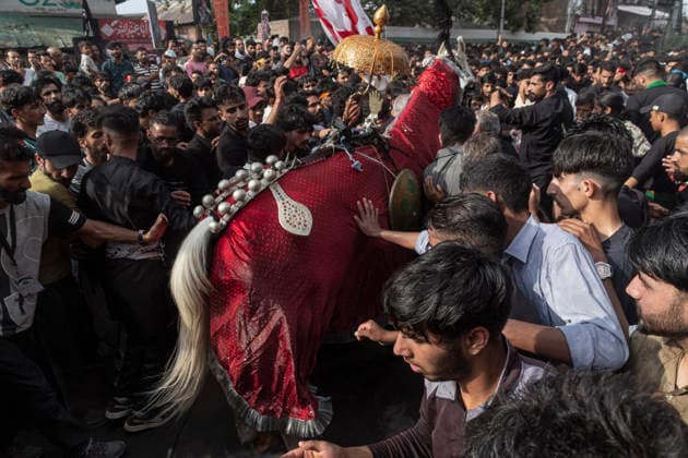 July 19, 2026, Budgam, Jammu And Kashmir, India: Shiite Muslim devotees gather to touch and pay their respects to a Zuljanah, a symbolic representation of the horse ridden by Imam Hussain (a.s) during a religious procession on the fourth day of Safar in Magam.. Safar, the second month of the Islamic calendar, follows Muharram and continues the mourning of Imam Hussain. According to Shia tradition, the 4th of safar, 61 AH, marks the imprisonment of the Prophet s household (Ahl al-Bayt) in Kufa under the orders of Ubaydullah ibn Ziyad after the Battle of Karbala. Budgam India - ZUMAa205 20260719_zip_a205_005 Copyright: xAdilxAbassx