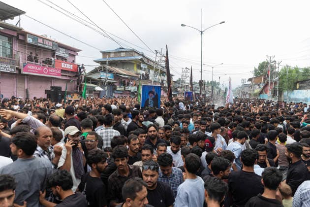 July 19, 2026, Budgam, Jammu And Kashmir, India: Shiite Muslims take part in a religious procession on the fourth day of Safar in Magam. Safar, the second month of the Islamic calendar, follows Muharram and continues the mourning of Imam Hussain. According to Shia tradition, the 4th of safar, 61 AH, marks the imprisonment of the Prophet s household (Ahl al-Bayt) in Kufa under the orders of Ubaydullah ibn Ziyad after the Battle of Karbala. Budgam India  - ZUMAa205 20260719_zip_a205_014 Copyright: xAdilxAbassx