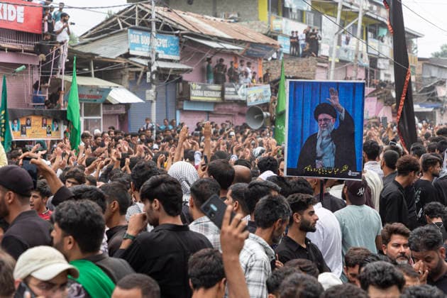 July 19, 2026, Budgam, Jammu And Kashmir, India: A Shiite Muslim holds a portrait of Ayatollah Seyyed Ali Khamenei during a religious procession on the fourth day of Safar in Magam. Safar, the second month of the Islamic calendar, follows Muharram and continues the mourning of Imam Hussain. According to Shia tradition, the 4th of safar, 61 AH, marks the imprisonment of the Prophet s household (Ahl al-Bayt) in Kufa under the orders of Ubaydullah ibn Ziyad after the Battle of Karbala. Budgam India - ZUMAa205 20260719_zip_a205_008 Copyright: xAdilxAbassx