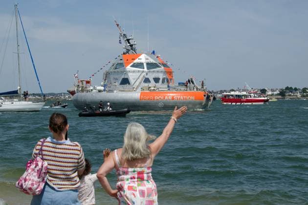 DEPARTURE FROM THE TARA POLAR STATION IN LORIENT PHOTOPQR WEST FRANCE Thierry Creux Lorient July 19, 2026 Lorient, Morbihan July 19, 2026 Departure from the Tara Polar Station at the Quai du Péristyle in Lorient, heading for Norwayto pick up equipment; then, in early September, it will land on the Arctic ice for its first mission to study the waters and the atmosphere, serving as a permanent observatory until the end of 2027. About ten expeditions will follow. Two teams will take turns—one for the winter (8 months), 9 months, and one for the summer. Photo by Thierry Creux, Ouest France. Lorient, France, July 19, 2026. The Tara Polar Station prepares to depart on its first Arctic mission. The drifting research platform will spend about 18 m  Copyright: xPHOTOPQR OUESTxFRANCE MAXPPPxThierryxCreuxx 20260719OFR8358 20260719OFR8358