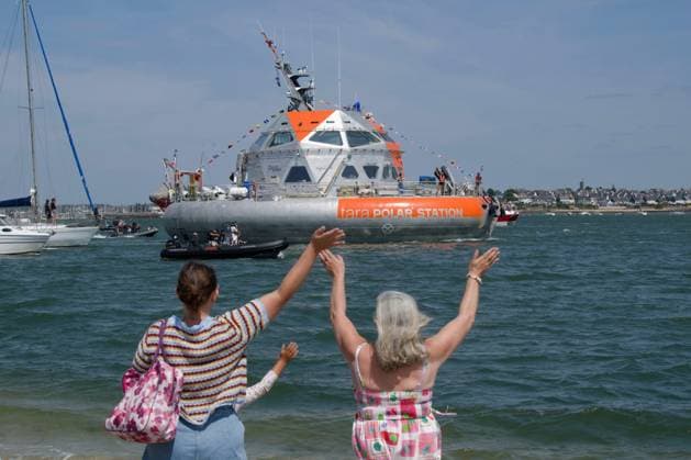 DEPARTURE FROM THE TARA POLAR STATION IN LORIENT PHOTOPQR WEST FRANCE Thierry Creux Lorient July 19, 2026 Lorient, Morbihan July 19, 2026 Departure from the Tara Polar Station at the Quai du Péristyle in Lorient, heading for Norwayto pick up equipment; then, in early September, it will land on the Arctic ice for its first mission to study the waters and the atmosphere, serving as a permanent observatory until the end of 2027. About ten expeditions will follow. Two teams will take turns—one for the winter (8 months), 9 months, and one for the summer. Photo by Thierry Creux, Ouest France. Lorient, France, July 19, 2026. The Tara Polar Station prepares to depart on its first Arctic mission. The drifting research platform will spend about 18 m  Copyright: xPHOTOPQR OUESTxFRANCE MAXPPPxThierryxCreuxx 20260719OFR8360 20260719OFR8360