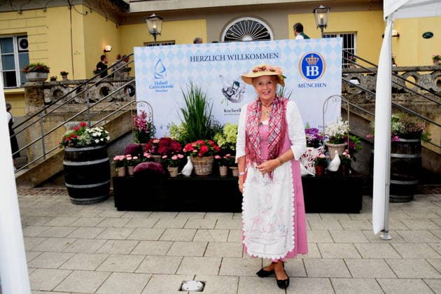 Elisabeth Polaczy Teufelsrad Oktoberfest Inhaberin Muenchen 19.07.2026 Englischer Garten am Chinesischen Turm Kocherlball Beginn 6.00 UHR Foto Muenchen *** Elisabeth Polaczy, owner of the Teufelsrad Oktoberfest, Munich, July 19, 2026, English Garden near the Chinese Tower, Kocherlball, starts at 6:00 a.m., photo: Munich