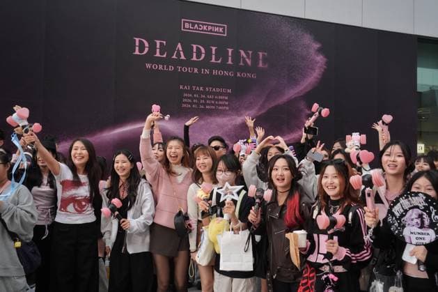 RECORD DATE NOT STATED Fans of Blackpink take pictures with the billboards on the way to Kai Tak Stadium for the Blackpink World Tour <DEADLINE> in Hong Kong . 24JAN26 SCMP Elson Li Hong Kong China EDITORIAL USE ONLY  Copyright: xx 20260124fef95019 ElsonxLix scmpphotostwo029625