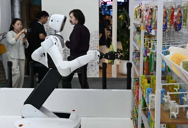 (260719) -- SHANGHAI, July 19, 2026 -- A robot fetches a bottled beverage from a shelf during the 2026 World AI Conference in Shanghai, east China, July 19, 2026. The ongoing 2026 World AI Conference turns out to be a highly competitive arena for general embodied AI products from more than 200 providers. It refers to a general-purpose intelligence system that enables robots to perform variable tasks and adapt to different application scenarios. ) CHINA-SHANGHAI-WORLD AI CONFERENCE-GENERAL EMBODIED AI (CN) HuangxXiaoyong 
