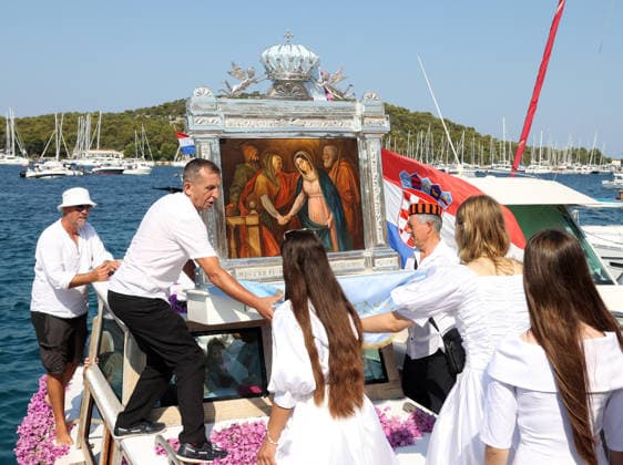 Traditional return of Gospa od Kapelice to shrine in Rogoznica Believers take part in the traditional return of the Marian image Gospa od Kapelice to its shrine on the Gradina peninsula in Rogoznica, Croatia, on July 19, 2026, after the image spent time in the parish church. The image is carried in a procession by sea and land, accompanied by worshippers, swimmers and boats.  DuskoxJaramaz PIXSELL