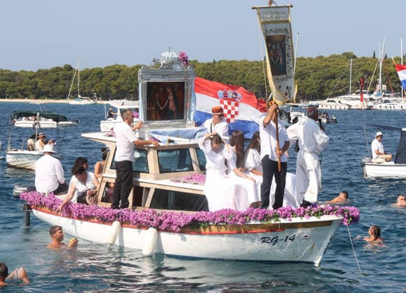 Traditional return of Gospa od Kapelice to shrine in Rogoznica Believers take part in the traditional return of the Marian image Gospa od Kapelice to its shrine on the Gradina peninsula in Rogoznica, Croatia, on July 19, 2026, after the image spent time in the parish church. The image is carried in a procession by sea and land, accompanied by worshippers, swimmers and boats.  DuskoxJaramaz PIXSELL