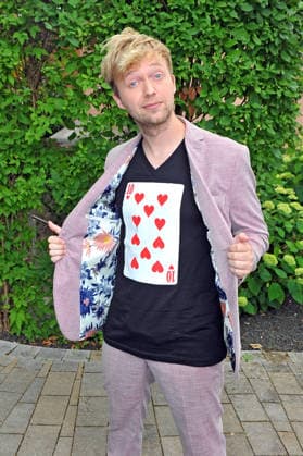 ZDF - Fernsehgarten. Zauberkünstler Marc Weide während der ZDF - Unterhaltungsshow Fernsehgarten am 19.07.2026 in Mainz. 20260719MWI135448 *** ZDF Fernsehgarten : Magician Marc Weide during the ZDF entertainment show Fernsehgarten on July 19, 2026, in Mainz 20260719MWI135448