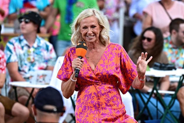ZDF - Fernsehgarten. Fernsehmoderatorin Andrea Kiwi Kiewel während der ZDF - Unterhaltungsshow Fernsehgarten am 19.07.2026 in Mainz. 20260719MWI134706 *** ZDF Fernsehgarten TV host Andrea Kiwi Kiewel during the ZDF entertainment show Fernsehgarten on July 19, 2026, in Mainz 20260719MWI134706