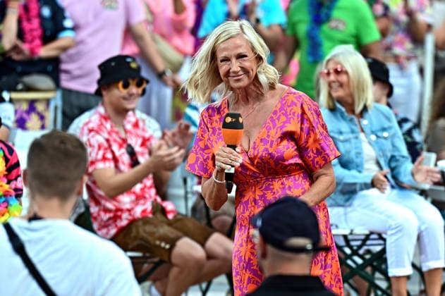 ZDF - Fernsehgarten. Fernsehmoderatorin Andrea Kiwi Kiewel während der ZDF - Unterhaltungsshow Fernsehgarten am 19.07.2026 in Mainz. 20260719MWI134709 *** ZDF Fernsehgarten TV host Andrea Kiwi Kiewel during the ZDF entertainment show Fernsehgarten on July 19, 2026, in Mainz 20260719MWI134709