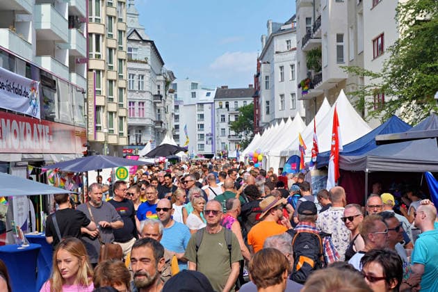 Berlin,18.07.2026,zum 32. Mal lädt der Regenbogenfonds e.V. dieses Jahr zum Lesbisch-schwulen Stadtfest ein, mitten im legendären Regenbogenkiez rund um den Nollendorfplatz in Berlin-Schöneberg. *** Berlin, July 18, 2026—For the 32nd time, the Regenbogenfonds e.V. is hosting this year’s Lesbian and Gay City Festival in the heart of the legendary Rainbow Neighborhood around Nollendorfplatz in Berlin-Schöneberg.