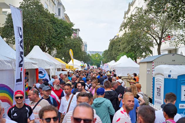 Berlin,18.07.2026,zum 32. Mal lädt der Regenbogenfonds e.V. dieses Jahr zum Lesbisch-schwulen Stadtfest ein, mitten im legendären Regenbogenkiez rund um den Nollendorfplatz in Berlin-Schöneberg. *** Berlin, July 18, 2026—For the 32nd time, the Regenbogenfonds e.V. is hosting this year’s Lesbian and Gay City Festival in the heart of the legendary Rainbow Neighborhood around Nollendorfplatz in Berlin-Schöneberg.