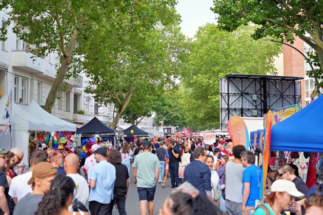 Berlin,18.07.2026,zum 32. Mal lädt der Regenbogenfonds e.V. dieses Jahr zum Lesbisch-schwulen Stadtfest ein, mitten im legendären Regenbogenkiez rund um den Nollendorfplatz in Berlin-Schöneberg. *** Berlin, July 18, 2026—For the 32nd time, the Regenbogenfonds e.V. is hosting this year’s Lesbian and Gay City Festival in the heart of the legendary Rainbow Neighborhood around Nollendorfplatz in Berlin-Schöneberg.