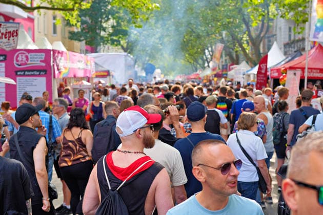 Berlin,18.07.2026,zum 32. Mal lädt der Regenbogenfonds e.V. dieses Jahr zum Lesbisch-schwulen Stadtfest ein, mitten im legendären Regenbogenkiez rund um den Nollendorfplatz in Berlin-Schöneberg. *** Berlin, July 18, 2026—For the 32nd time, the Regenbogenfonds e.V. is hosting this year’s Lesbian and Gay City Festival in the heart of the legendary Rainbow Neighborhood around Nollendorfplatz in Berlin-Schöneberg.
