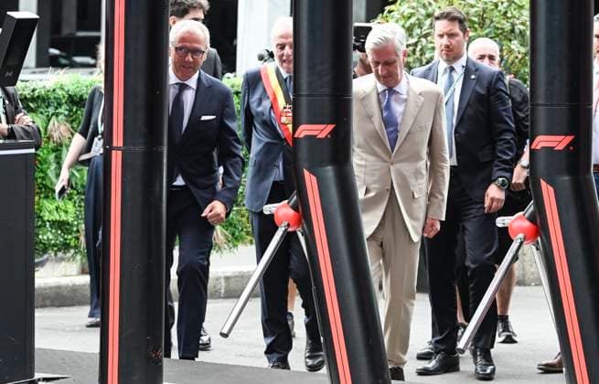 The King Visits The Formula 1 Belgian Grand Prix SPA-FRANCORCHAMPS, BELGIUM - JULY 19 : The King meets with Mr. Stefano Domenicali, Chairman and CEO of Formula One Management (FOM) King Philippe attends the Formula 1 Belgian Grand Prix at the Spa-Francorchamps circuit. The King visits the paddock and the team facilities of Mercedes-AMG and Ferrari. He speaks with various drivers and members of the technical teams..After the race, the King presents the trophy to the winner.on July 19, 2026 in Spa-Francorchamps, Belgium, 19 07 2026 Spa-Francorchamps Belgium  Copyright: xBertxVanxDenxBrouckex