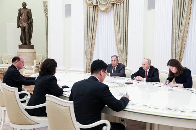 RUSSIA, MOSCOW - JULY 19, 2026: Russia s Minister of Foreign Affairs Sergei Lavrov (L back) and Russia s President Vladimir Putin (C back) during a meeting with North Korea s Minister of Foreign Affairs Choe Son Hui (2nd R front) in the Kremlin Moscow Russia  - ZUMAt113 20260719_zaa_t113_222 Copyright: xAlexanderxShcherbakx