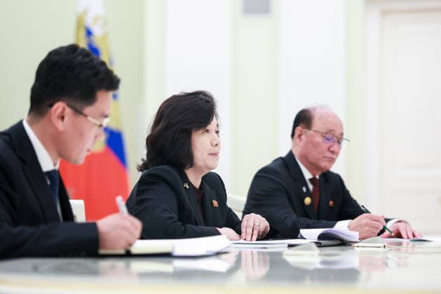 RUSSIA, MOSCOW - JULY 19, 2026: North Korea s Minister of Foreign Affairs Choe Son Hui (C) hands during a meeting with Russia s President Vladimir Putin (not pictured) Moscow Russia  - ZUMAt113 20260719_zaa_t113_231 Copyright: xAlexanderxShcherbakx