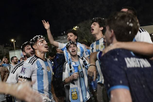 July 19, 2026, Tel-Aviv, Israel: TEL AVIV, ISRAEL Ã¢â‚¬ JULY 19, 2026: Thousands of football fans gather at Menora Mivtachim hall in Tel-Aviv to watch the final match of the World Cup between Argentina and Spain. JNA Press. Tel-Aviv Israel - ZUMAq101 20260719_zna_q101_226 Copyright: xTomerxNeubergx