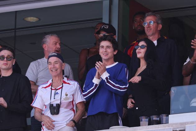 2026 World Cup Final - Timothee Chalamet and Kylie Jenner In The Stands - USA (L-R) Father of Timothee Chalamet, Marc Chalamet, Timothee Chalamet and girlfriend Kylie Jenner in the stands during the FIFA World Cup 2026 final football match between Spain and Argentina on July 19, 2026 at the New York Stadium in East Rutherford, NJ, USA. Photo by Charles Guerin ABACAPRESS.COM East Rutherford NJ United States  Copyright: xGuerinxCharles ABACAx