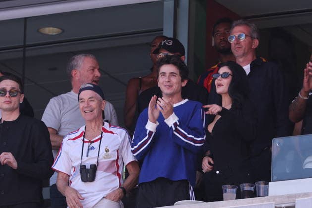 2026 World Cup Final - Timothee Chalamet and Kylie Jenner In The Stands - USA (L-R) Father of Timothee Chalamet, Marc Chalamet, Timothee Chalamet and girlfriend Kylie Jenner in the stands during the FIFA World Cup 2026 final football match between Spain and Argentina on July 19, 2026 at the New York Stadium in East Rutherford, NJ, USA. Photo by Charles Guerin ABACAPRESS.COM East Rutherford NJ United States  Copyright: xGuerinxCharles ABACAx