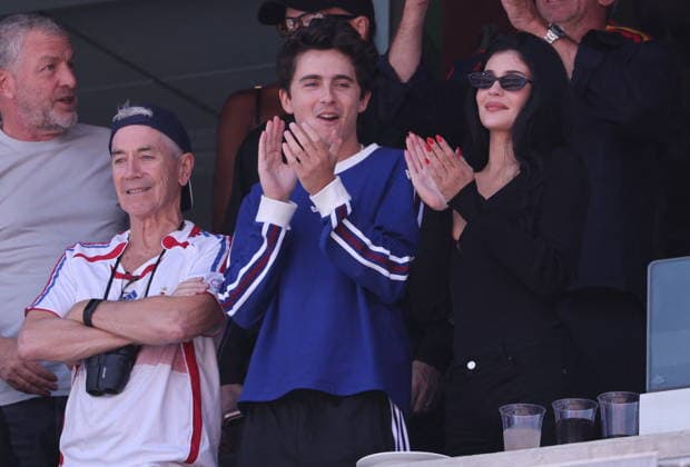 2026 World Cup Final - Timothee Chalamet and Kylie Jenner In The Stands - USA (L-R) Father of Timothee Chalamet, Marc Chalamet, Timothee Chalamet and girlfriend Kylie Jenner in the stands during the FIFA World Cup 2026 final football match between Spain and Argentina on July 19, 2026 at the New York Stadium in East Rutherford, NJ, USA. Photo by Charles Guerin ABACAPRESS.COM East Rutherford NJ United States  Copyright: xGuerinxCharles ABACAx