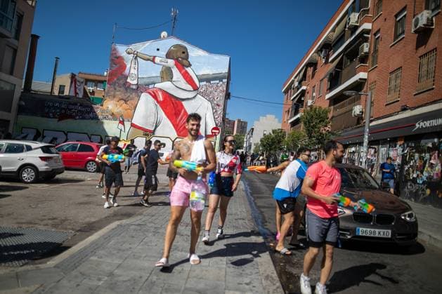 July 19, 2026, Madrid, Madrid, Spain: MADRID, SPAIN Ã¢â‚¬ JULY 19, 2026: People take part in the annual Water Battle in the working-class neighborhood of Vallecas, Madrid. The tradition began in 1981 as residents sought relief from the summer heat and is now held as part of the festivities honoring the Virgen del Carmen, the patron saint of sailors. JNA Press Madrid Spain  - ZUMAq101 20260719_zna_q101_259 Copyright: xC.xCarvajalx