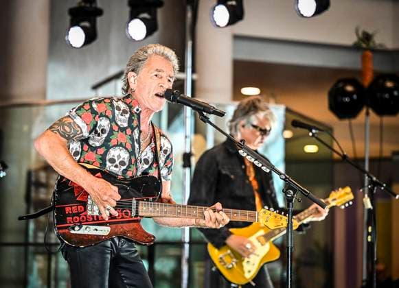 Entertainment Themen der Woche KW29 Benefizkonzert im Möbelhaus XXXLutz , Peter Maffay gibt ein Konzert und Nelson Müller kocht in der Küchenabteilung. Sämtliche Einnahmen spendet XXXLutz je zur Hälfte an die Peter Maffay Stiftung und die Aktion Immer Satt des Kinder- und Jugendtisch e.V. ** NUR FÜR REDAKTIONELLE ZWECKE ** EDITORIAL USE ONLY **<p>Peter Maffay und Band auf der Bühne am Sonntag, dem 19 07 2026. Benefizkonzert im Möbelhaus XXXLutz , Peter Maffay gibt ein Konzert und Nelson Müller kocht in der Küchenabteilung. Sämtliche Einnahmen spendet XXXLutz je zur Hälfte an die Peter Maffay Stiftung und die Aktion Immer Satt des Kinder- und Jugendtisch e.V. Deutschland NRW Essen Copyright: KerstinxKokoska *** Charity concert at the XXXLutz furnit Copyright: KerstinxKokoska doc86sdzlnrhw616rie2rlq ,EDITORIAL USE ONLY