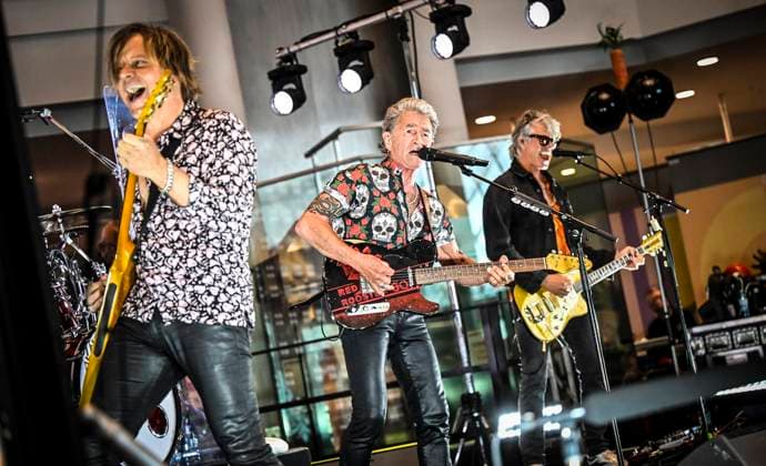 Benefizkonzert im Möbelhaus XXXLutz , Peter Maffay gibt ein Konzert und Nelson Müller kocht in der Küchenabteilung. Sämtliche Einnahmen spendet XXXLutz je zur Hälfte an die Peter Maffay Stiftung und die Aktion Immer Satt des Kinder- und Jugendtisch e.V. ** NUR FÜR REDAKTIONELLE ZWECKE ** EDITORIAL USE ONLY **<p>Peter Maffay und Band auf der Bühne am Sonntag, dem 19 07 2026. Benefizkonzert im Möbelhaus XXXLutz , Peter Maffay gibt ein Konzert und Nelson Müller kocht in der Küchenabteilung. Sämtliche Einnahmen spendet XXXLutz je zur Hälfte an die Peter Maffay Stiftung und die Aktion Immer Satt des Kinder- und Jugendtisch e.V. Deutschland NRW Essen Copyright: KerstinxKokoska *** Charity concert at the XXXLutz furnit Copyright: KerstinxKokoska doc86sdzlqxz83ewrms7us ,EDITORIAL USE ONLY
