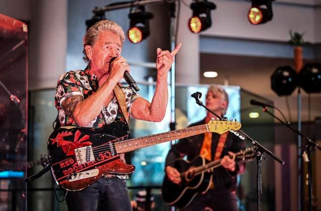 Benefizkonzert im Möbelhaus XXXLutz , Peter Maffay gibt ein Konzert und Nelson Müller kocht in der Küchenabteilung. Sämtliche Einnahmen spendet XXXLutz je zur Hälfte an die Peter Maffay Stiftung und die Aktion Immer Satt des Kinder- und Jugendtisch e.V. ** NUR FÜR REDAKTIONELLE ZWECKE ** EDITORIAL USE ONLY **<p>Peter Maffay und Band auf der Bühne am Sonntag, dem 19 07 2026. Benefizkonzert im Möbelhaus XXXLutz , Peter Maffay gibt ein Konzert und Nelson Müller kocht in der Küchenabteilung. Sämtliche Einnahmen spendet XXXLutz je zur Hälfte an die Peter Maffay Stiftung und die Aktion Immer Satt des Kinder- und Jugendtisch e.V. Deutschland NRW Essen Copyright: KerstinxKokoska *** Charity concert at the XXXLutz furnit Copyright: KerstinxKokoska doc86se0hlbpqr1lnqwh1dss ,EDITORIAL USE ONLY