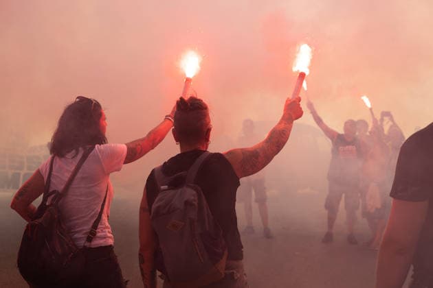 News - Genoa G8 25th anniversary protest Genoa, July 19, 2026, protesters light flares in memory of Carlo Giuliani Genoa City centre Italy Copyright: xMattiaxDavidxRinaldix xLiveMediax LPN_2573727