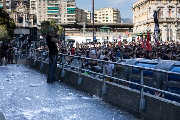 News - Genoa G8 25th anniversary protest Genoa, July 19, 2026, protesters launch white water balloons on the Confindustria headquarters in Genoa Genoa City centre Italy Copyright: xMattiaxDavidxRinaldix xLiveMediax LPN_2573728