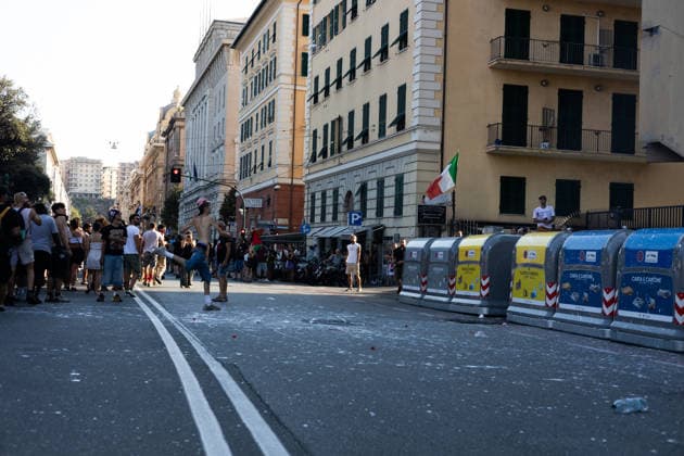 News - Genoa G8 25th anniversary protest Genoa, July 19, 2026, protesters launch white water balloons on the Confindustria headquarters in Genoa Genoa City centre Italy Copyright: xMattiaxDavidxRinaldix xLiveMediax LPN_2573735