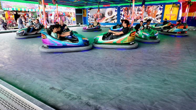 Volksfest Send (Sommersend) auf dem Schlossplatz in Münster. Beim Send in Münster handelt es sich um die größte Kirmes im Münsterland. Autoscooter. Münster, Nordrhein-Westfalen, DEU, Deutschland, 19.07.2026 *** Send Sommersend Folk Festival on Schlossplatz in Münster The Send in Münster is the largest fair in the Münsterland region Bumper cars Münster, North Rhine-Westphalia, DEU, Germany, July 19, 2026