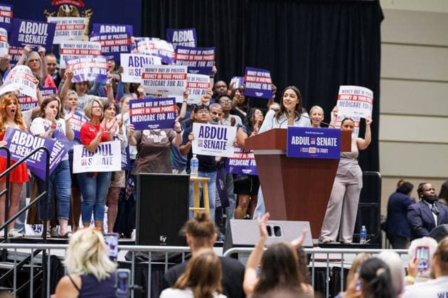 July 19, 2026, Lansing, Michigan, USA: U.S. Rep. ALEXANDRIA OCASIO-CORTEZ speaks at a rally for U.S. Senate candidate Abdul El-Sayed in Lansing, Mich., on July 19, 2026. The rally also included U.S. Sen. Bernie Sanders and U.S. House candidate William Lawrence. Lansing USA  - ZUMAr192 20260719_znp_r192_010 Copyright: xAndrewxRothx